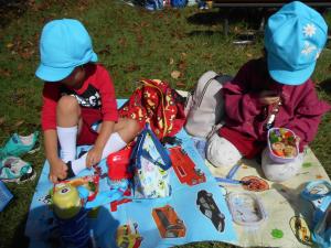 3歳児公園でお弁当