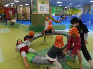 5歳グルグル回転遊具