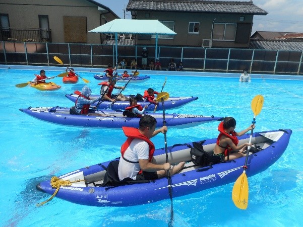 ライフジャケットの重要性を確認することもできるカヌー体験(飛鳥小学校)の画像