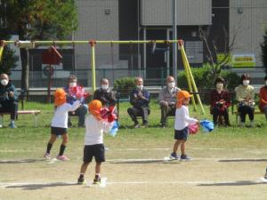 地域の方にダンスを披露