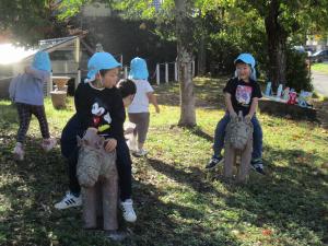 はにわ公園で遊んでいます