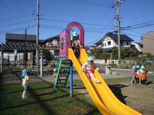 でんしゃ公園で遊んでいます