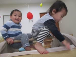 太鼓橋にお尻がはまっちゃった