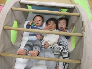 太鼓橋の中に入っています