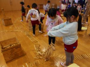 5歳児　片付けも頑張りました