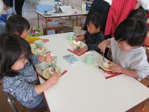 すずらん組　ケーキを食べている2