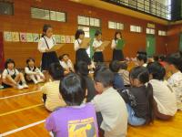 １，２年生の挨拶を聞いています
