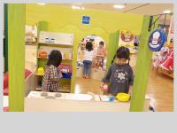 お店屋さんで遊んでいます