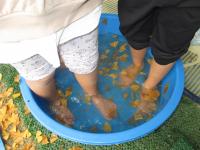 ５歳児遊び終わった後の足湯