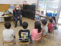 5歳児しめ縄について話を聞いています