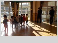 3・4歳児挨拶をしています