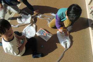 凧作り4歳児