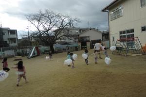 3歳児凧揚げ上がったよ