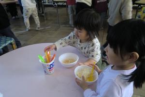 ラーメンをお店で買って食べる