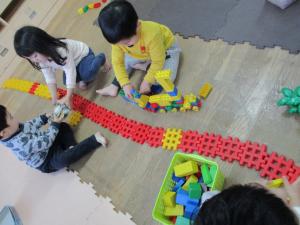 様々なブロックを組み合わせている
