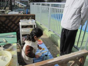 幼児棟園庭で遊ぼう４