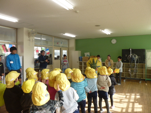 5歳児　東登美ヶ丘小学校であそびました