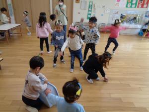 3歳児豆まき室内
