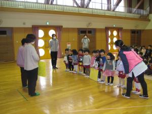 お礼を伝える3歳児