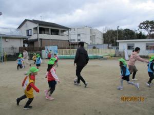 サッカーの試合　コーチと