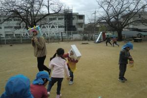 豆まき遊び自由に楽しんでいます