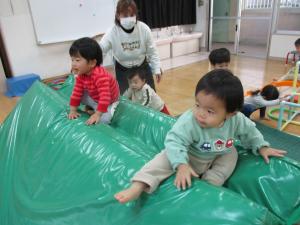 高いお山に登っているところ