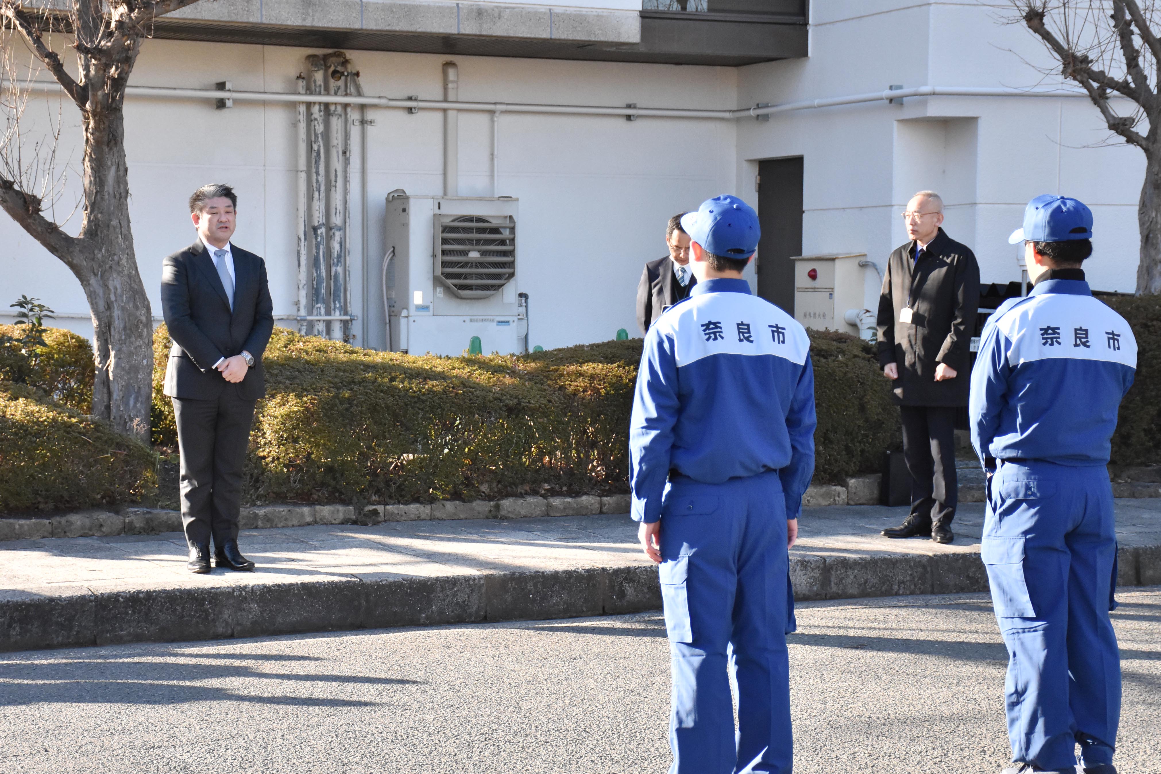 穴水町へ資産税課の職員派遣（庁舎北駐輪場前）​