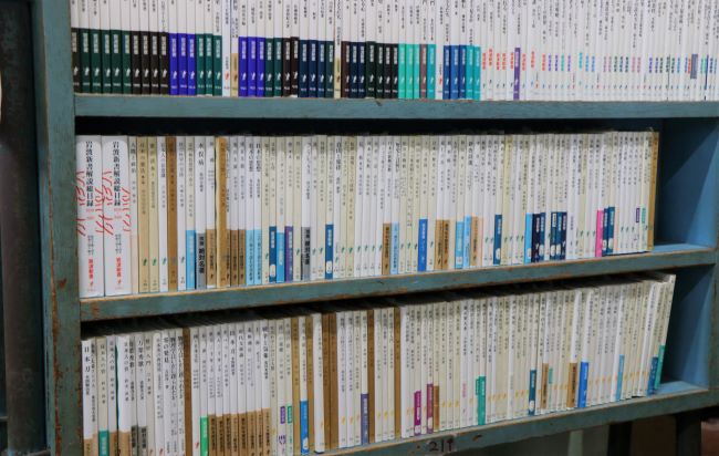 岩波書店の書籍の棚