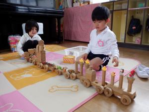 佐保幼稚園　電車遊び１