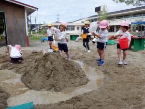 佐保幼稚園　砂場遊び１