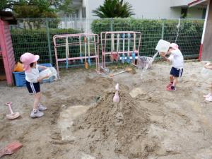 佐保幼稚園　砂場遊び2