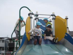 大きなすべり台楽しいね