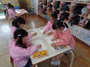 製作　こいのぼりのウロコ