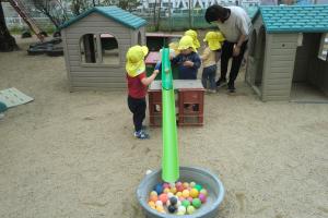 転がし遊び2歳児