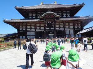 東大寺に歩く