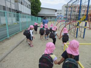 小学校の遊具をみたよ