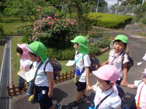 ゆり　手つなぎ