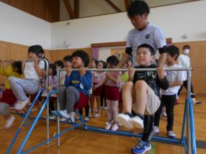 りんごちゃんポーズ頑張っています