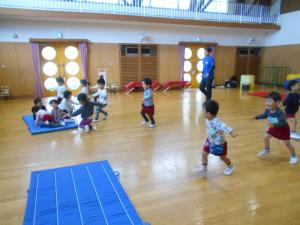 3歳児マット遊び