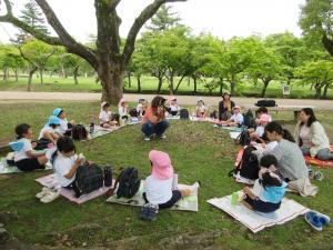 みんなで奈良公園でお弁当