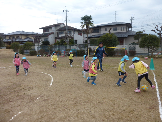 4歳児　サッカー教室　試合をしました