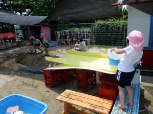 佐保幼稚園　ビーチ遊び１