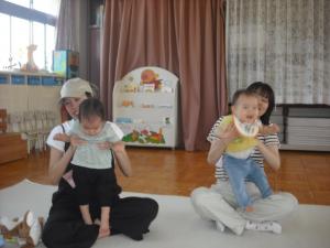 ふれあい遊び（だっこしてぎゅっとして）
