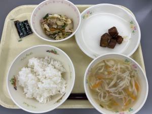 古都ならの日　ご飯・かつおの梅風味和え・豚肉とキャベツの五徳みそいため・にゅうめん・のりのつくだに