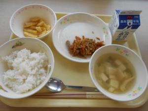 【食育の日】　ご飯・牛乳・かて飯の具・みそポテト・すまし汁