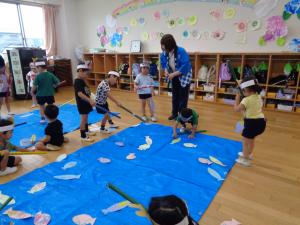 にじ　魚つり