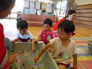 いきものづくりを楽しむ3歳児