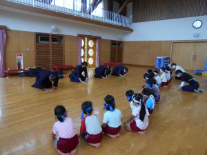 礼をしています