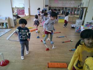 サーキット遊びをしている