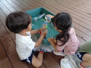 水遊び　みかん　部屋前